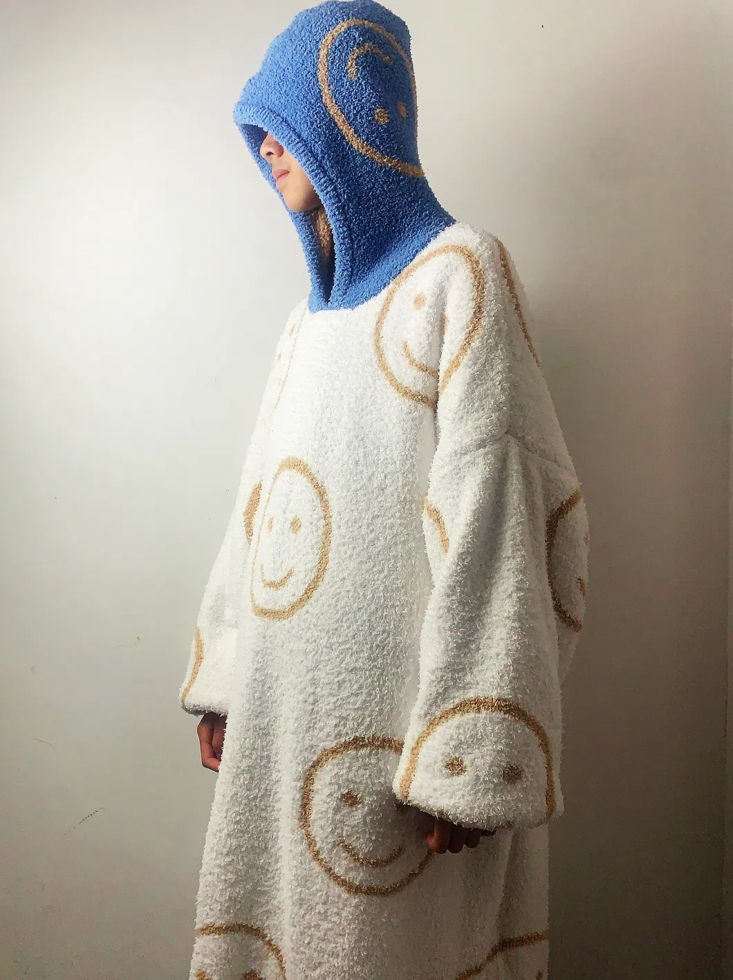 China 2023 New Design Super Soft 100% Polyester Microfiber Knitted Oversized Decoration Hoodie Blanket
